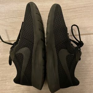 Nike Women's Tanjun Casual Sneakers